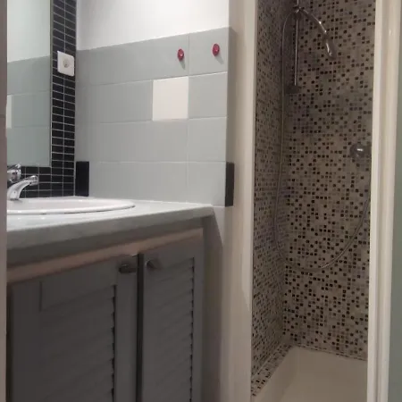 F1 - 8min De La - 5min Tramway 아파트 니스