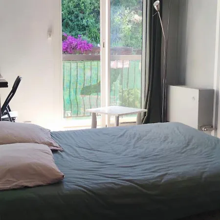 F1 - 8min De La - 5min Tramway Apartment