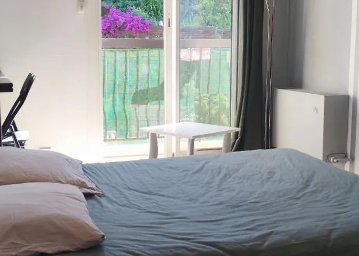 F1 - 8min De La - 5min Tramway Apartment